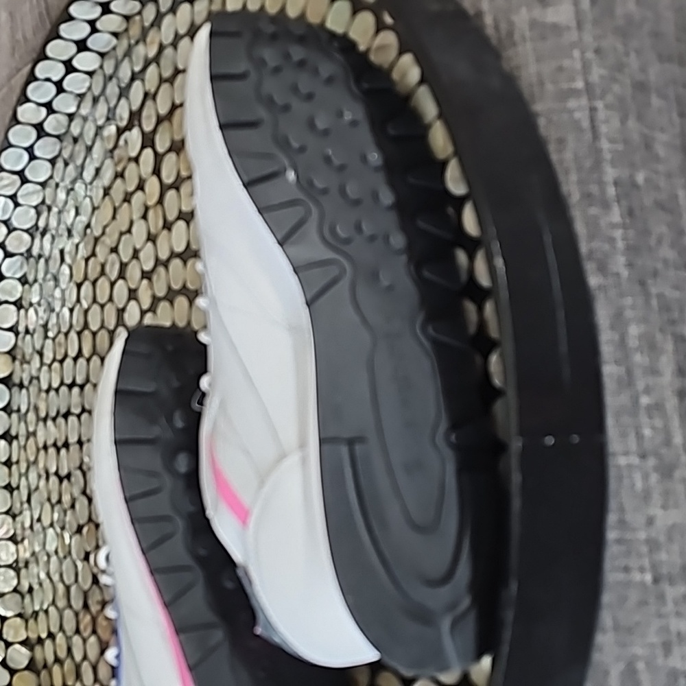 NWT Reebok Athletic Shoes - Picture 6 of 6